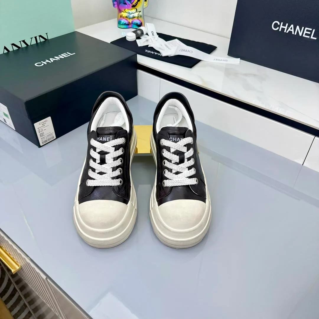 👟👟Ex-factory price 640👟👟 Chanel bread shoes, old style dirty shoes ~ original calfskin panda shoes Chanel 25C latest hot style panda black and white sports shoes casual sneakers Xiaoxiang hot style single product classic black and white panda color coco girls must pay Fabric: original custom mixed sheepskin lining: original imported breathable mesh lining outsole: Original molded rubber + TPU combination Size: Women's 35-41